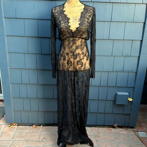 Yomoko Dresses & Skirts - 🖤🖤🖤 Tomoko black lace XL cover up dress elegant